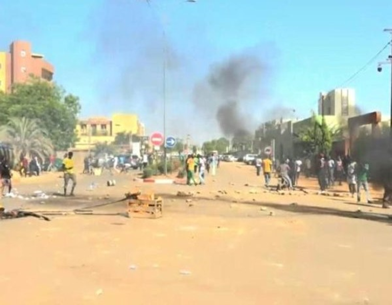 Burkina Faso Police disperse protesters rallying against jihadist violence