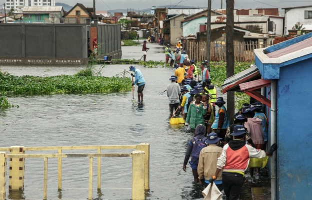 Deadly storm Ana leaves tens of thousands stranded in southern Africa