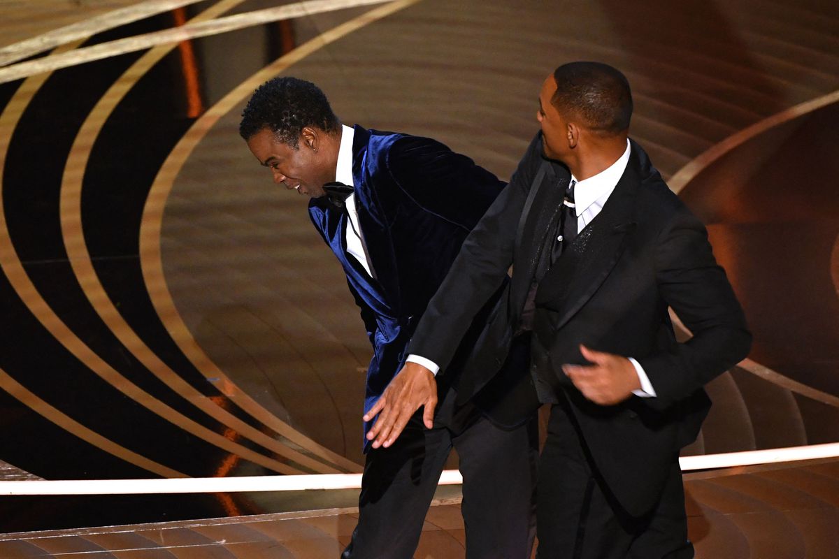 Will Smith ampiga kofi Chris Rock kwa kumtania mkewe kwenye Jukwaa la Oscar