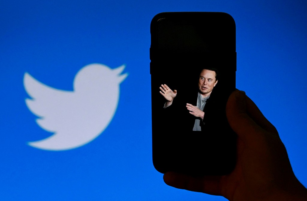 Elon Musk announces gold, gray and blue badges for Twitter accounts