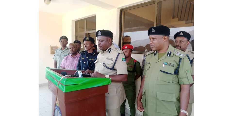 Polisi nchini Tanzania watiwa mbaroni wakidaiwa kusafirisha wahamiaji haramu.