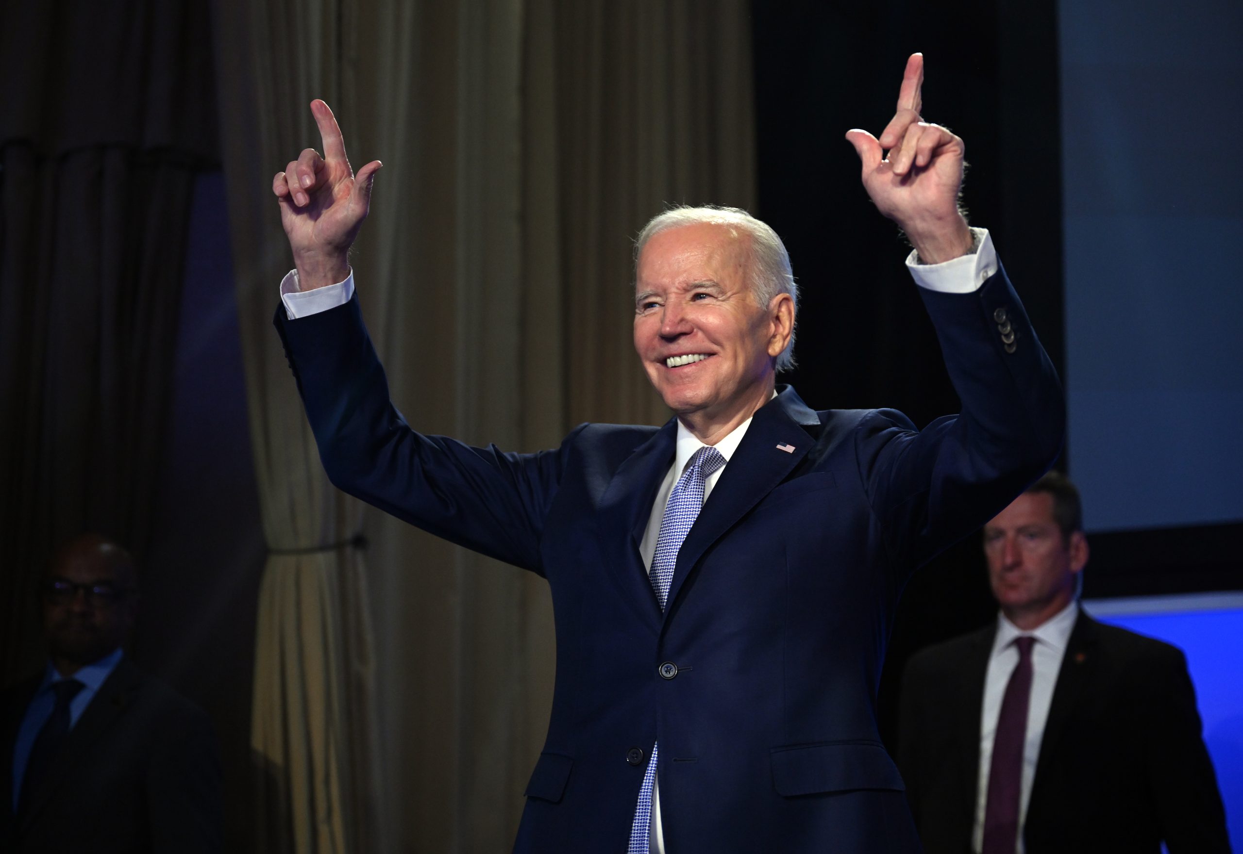 Biden anapuuza wasiwasi wa umri, akisema ‘najisikia vizuri’