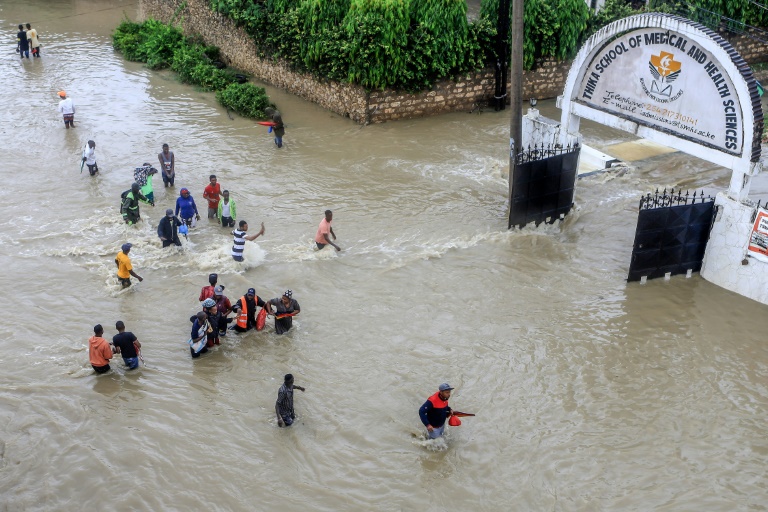 Helicopters aiding flood victims in Kenya – VP