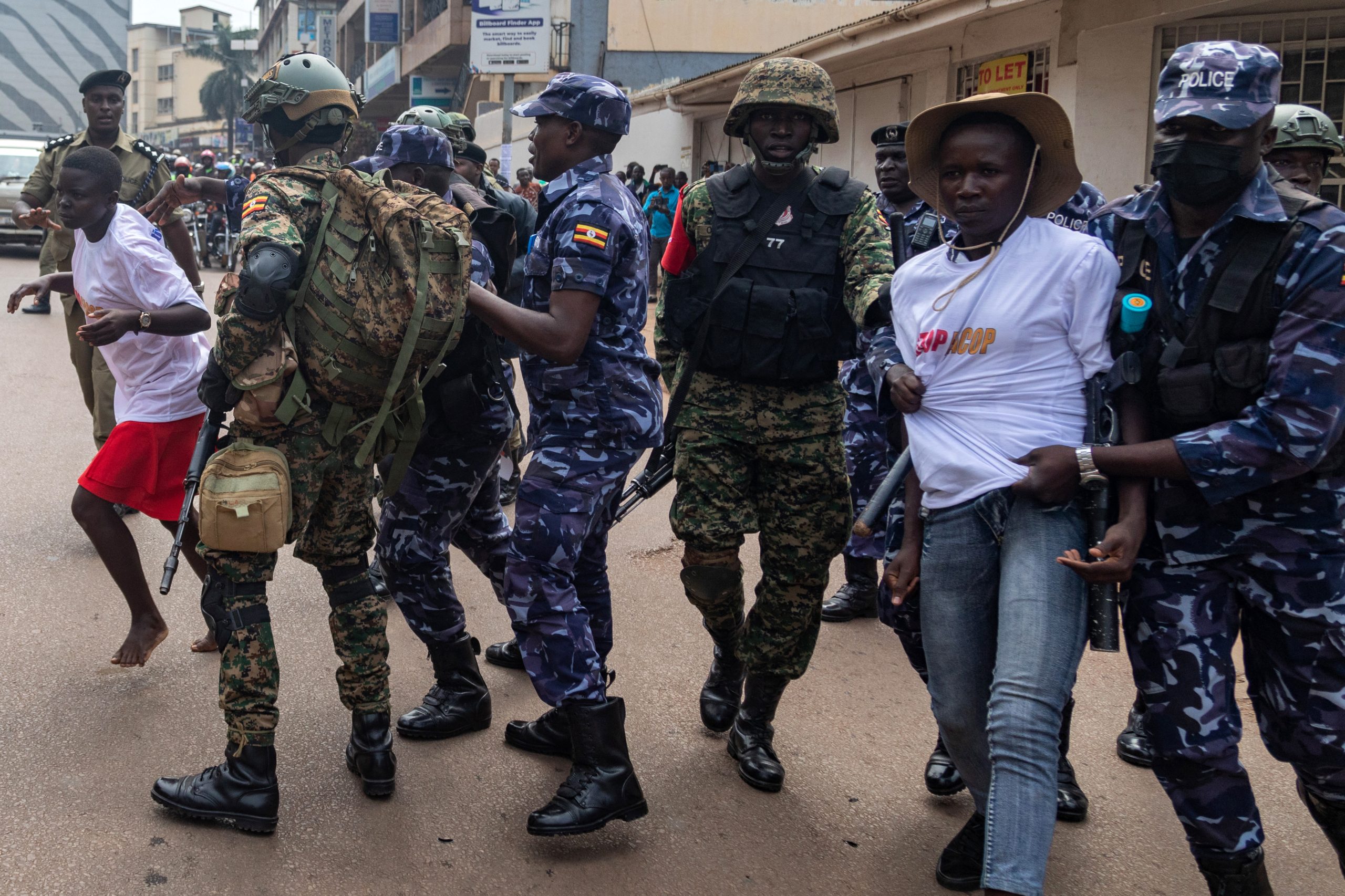 Uganda detains 21 people protesting oil project