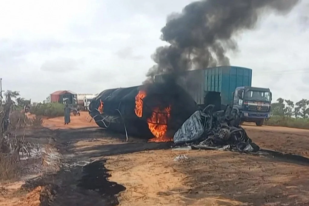 Nigeria fuel tanker explosion kills almost 100