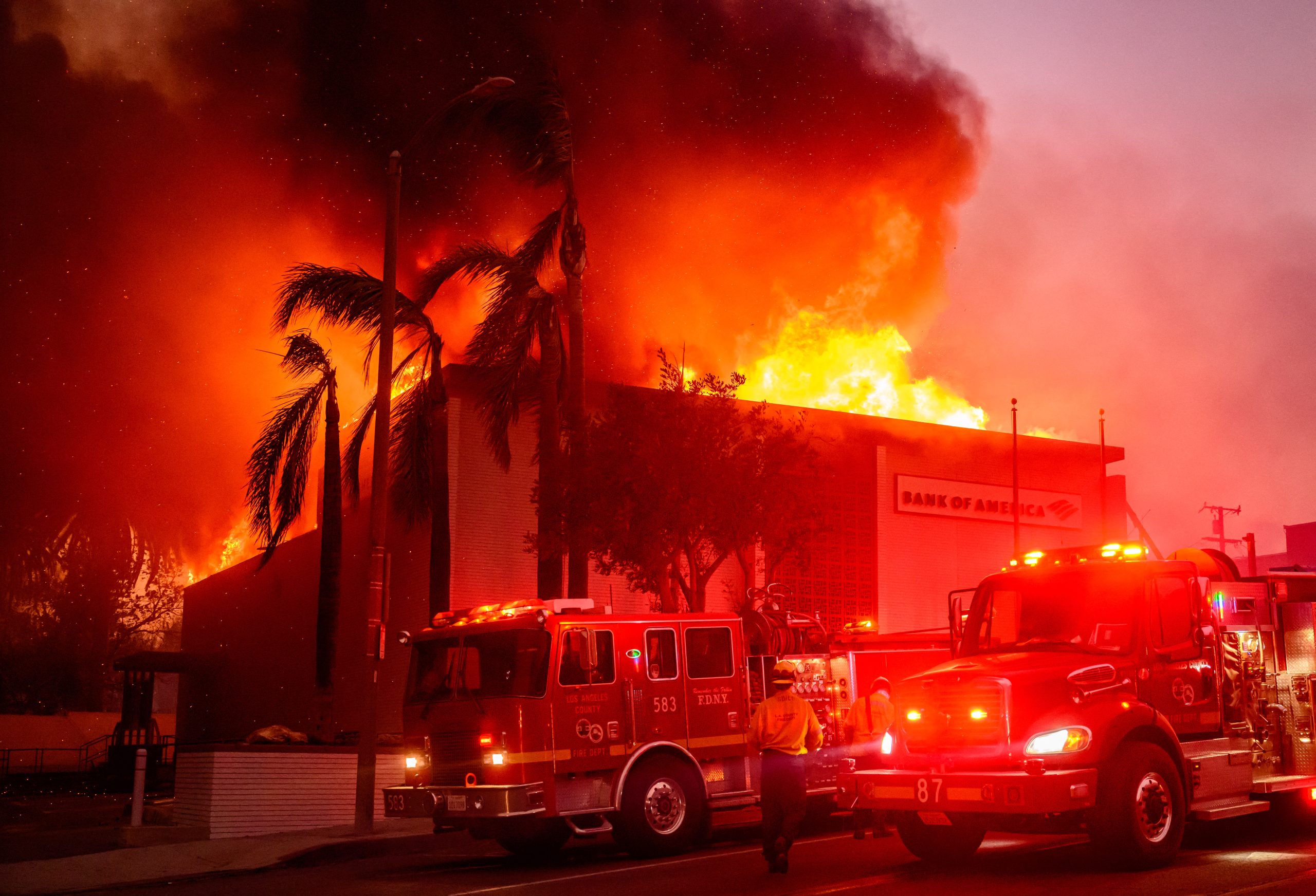 5 killed as 6 fires rage across Los Angeles including Hollywood Hills