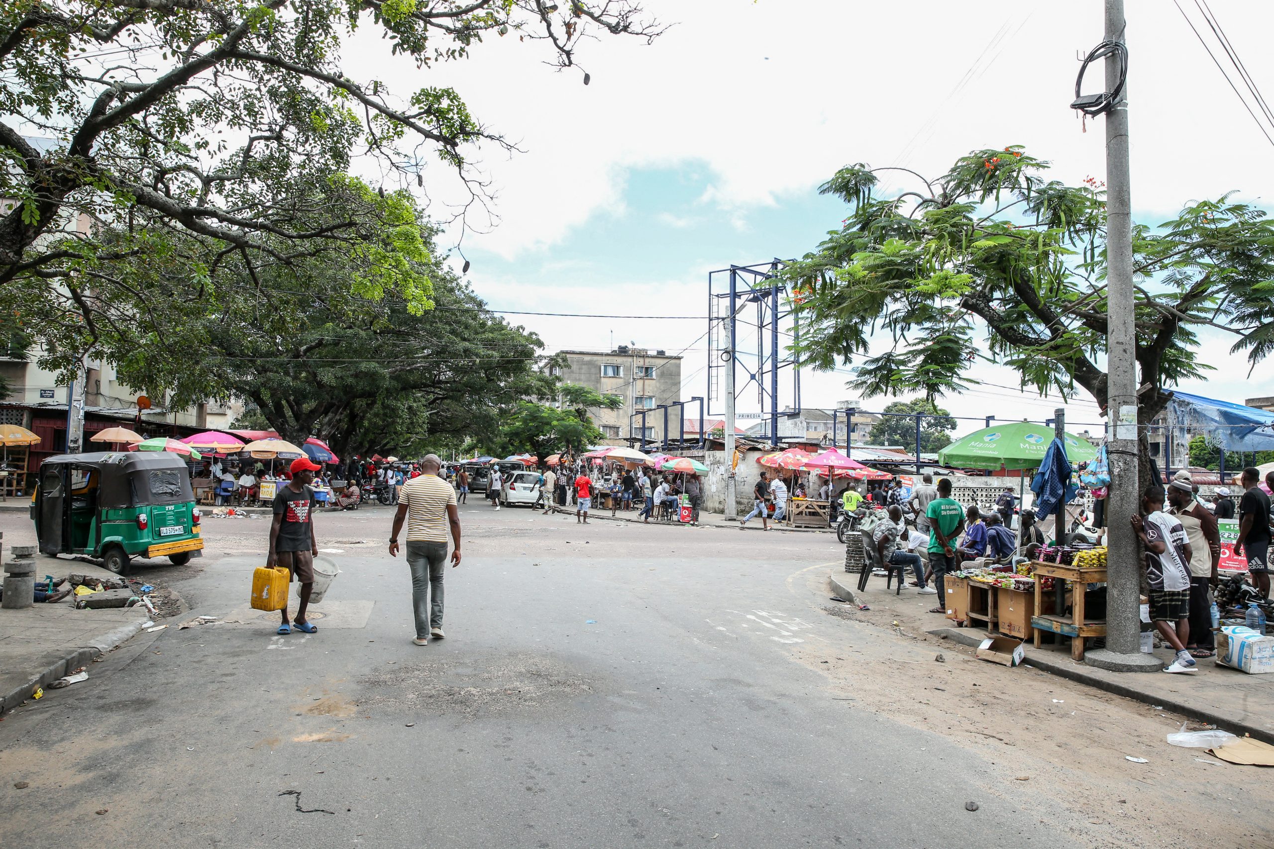 Rais mpya wa Msumbiji kuapishwa leo huku maandamano yakipamba moto.