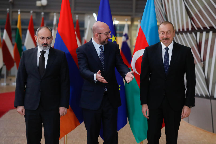 Armenia Urges Azerbaijan to Sign Peace Deal After Talks Conclude