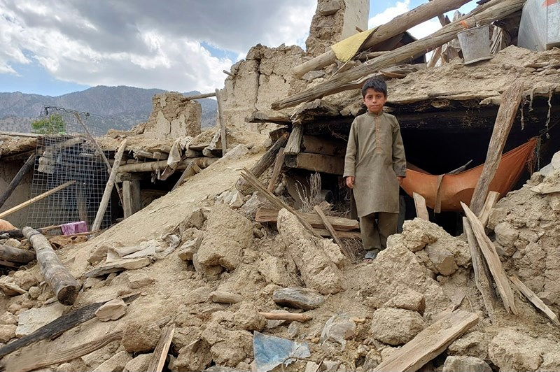 Afghanistan earthquake kills more than 800 people