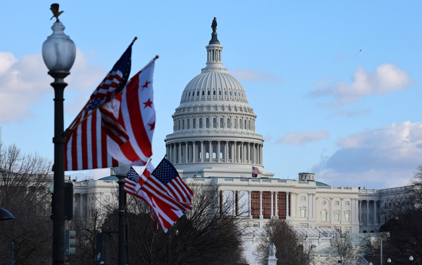 US Govt Shutdown Begins After Congress Fails to Reach Deal