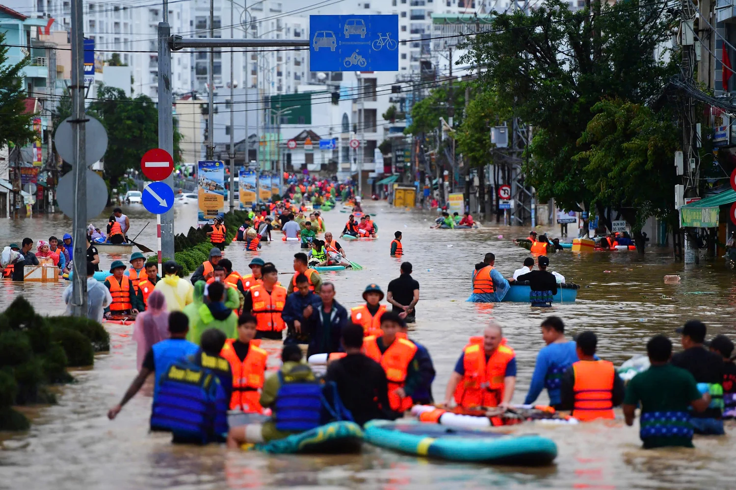 Thailand Floods Kill 13, Leaving People Stranded and Roads Submerged