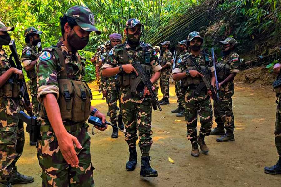 Bangladesh Detains 53 ARSA Rebels, Issues Myanmar Border Alert