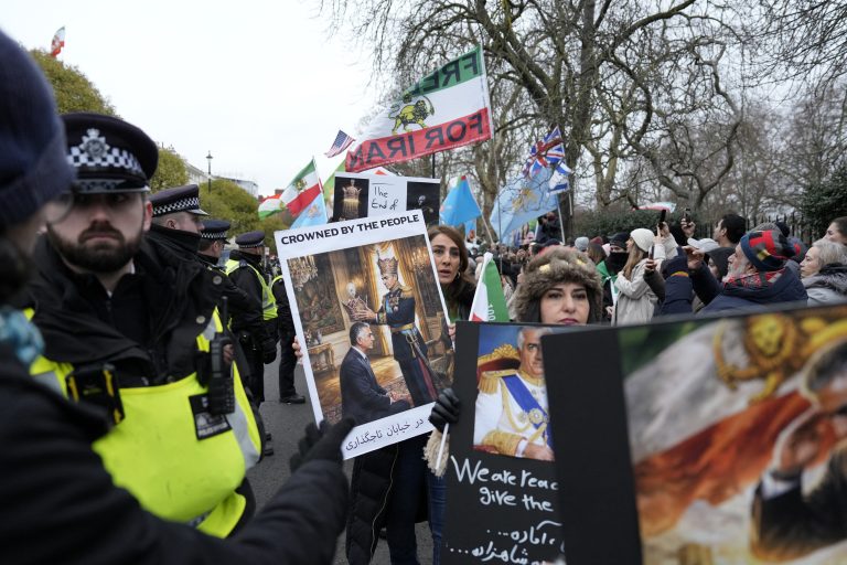 Demonstrators in London, Paris, Istanbul back Iran protests