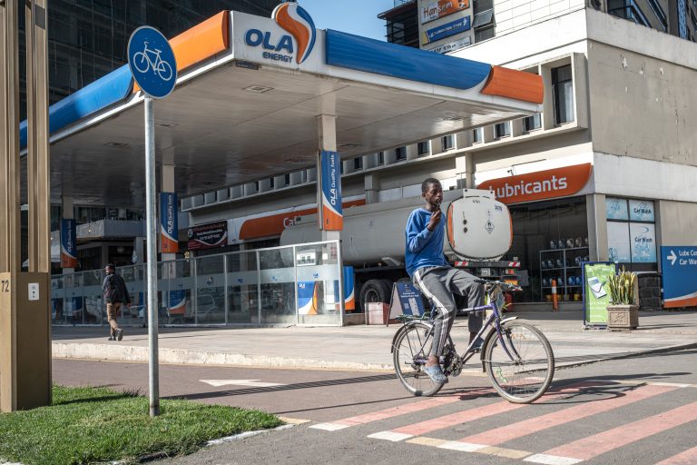 Overnight petrol queues in Ethiopia as war shortages hit