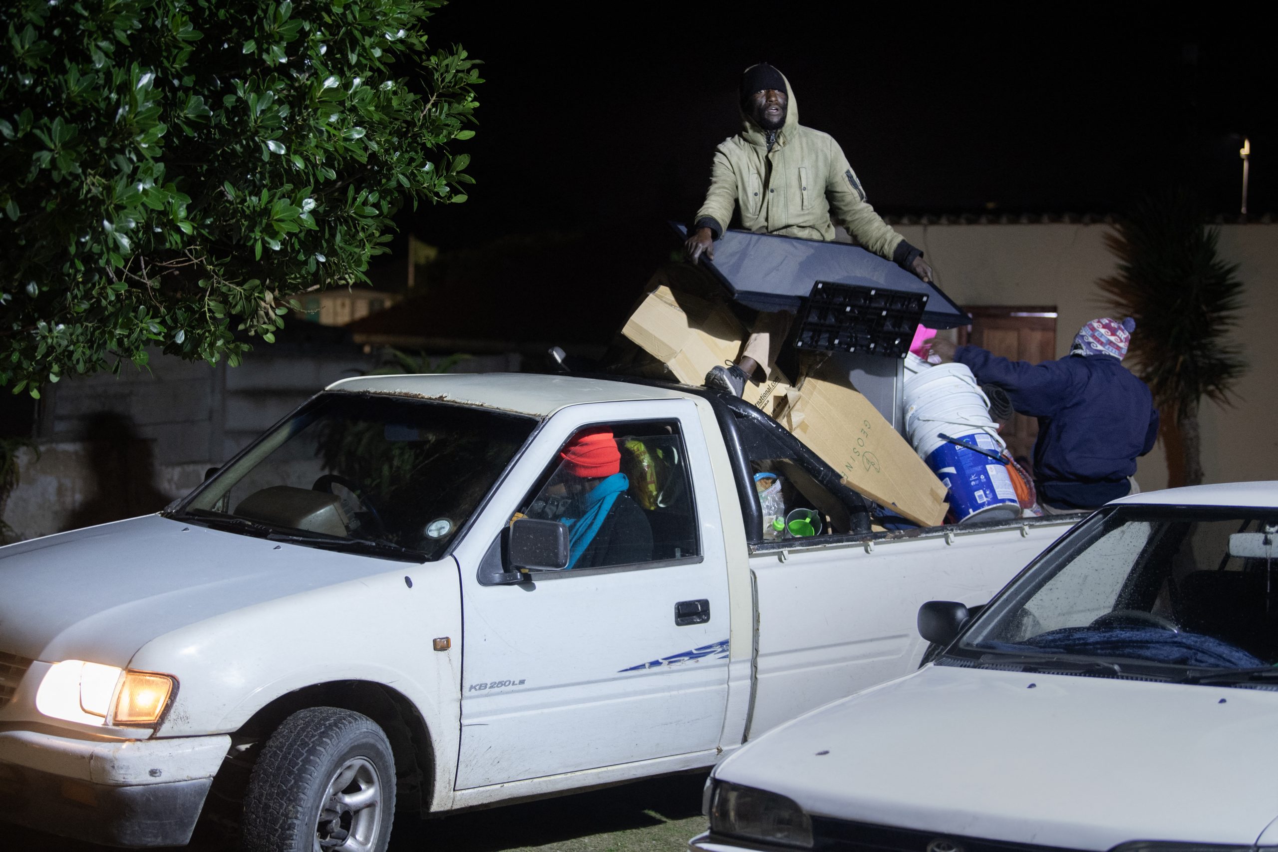 Hundreds flee as South Africa anti-migrant mobs go door-to-door