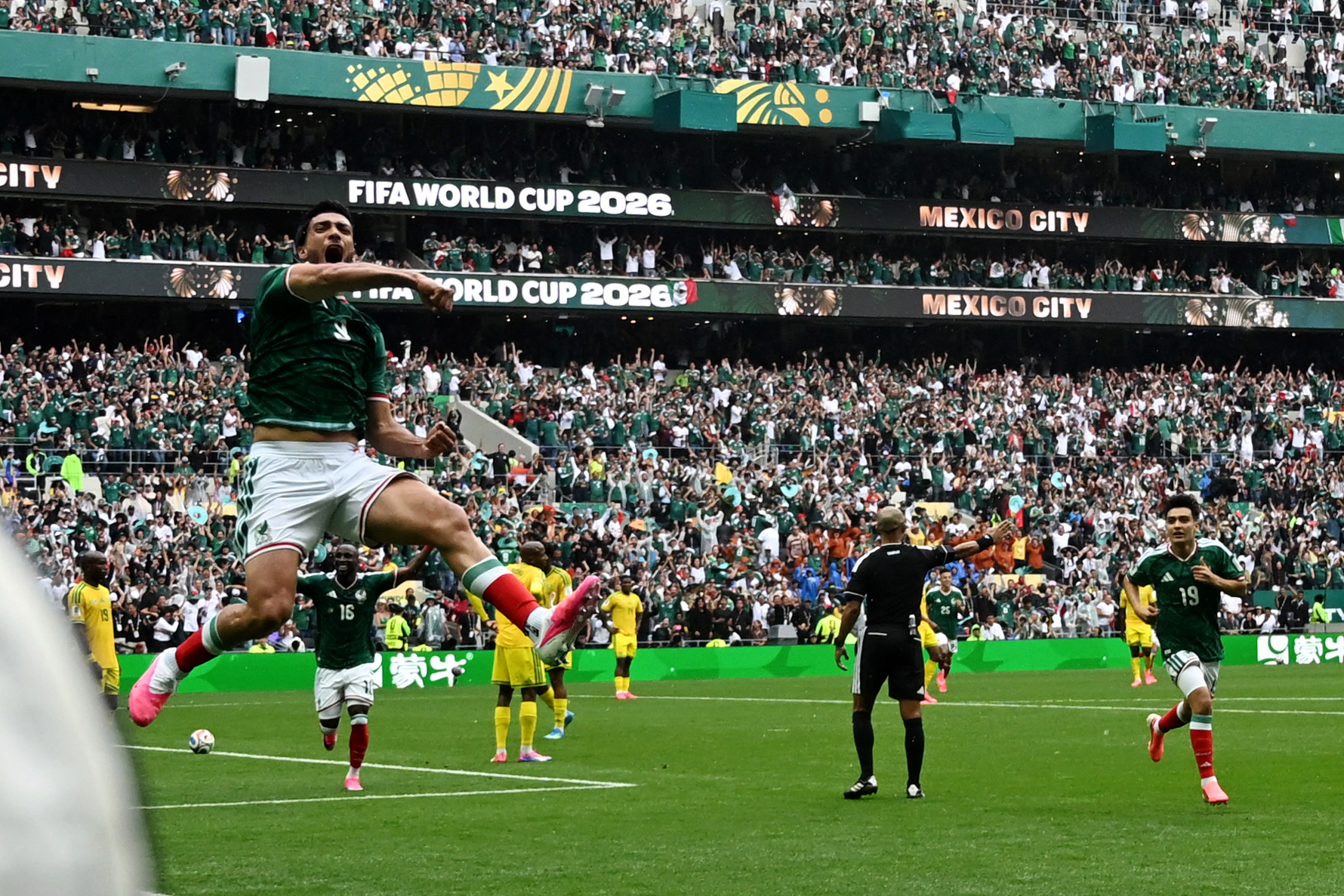 Mexico beat South Africa to kick off World Cup