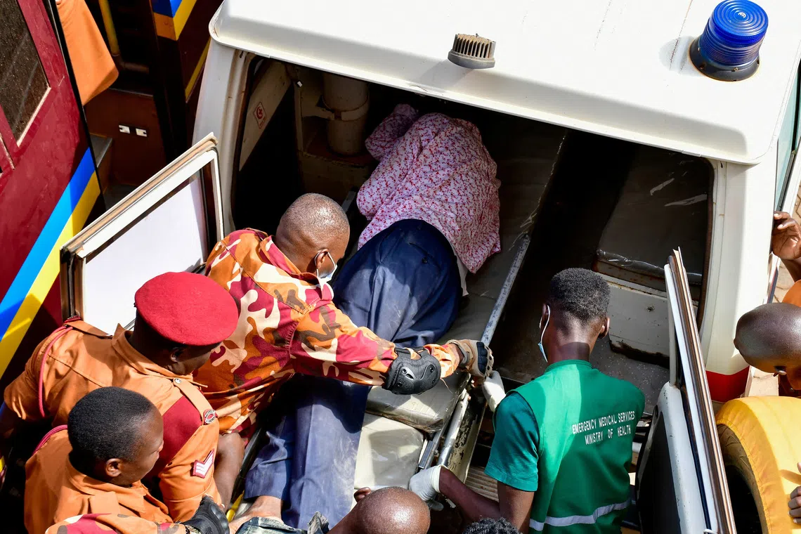 Kiongozi wa upinzani Uganda Kizza Besigye alazwa ICU baada ya kuanguka mahakamani