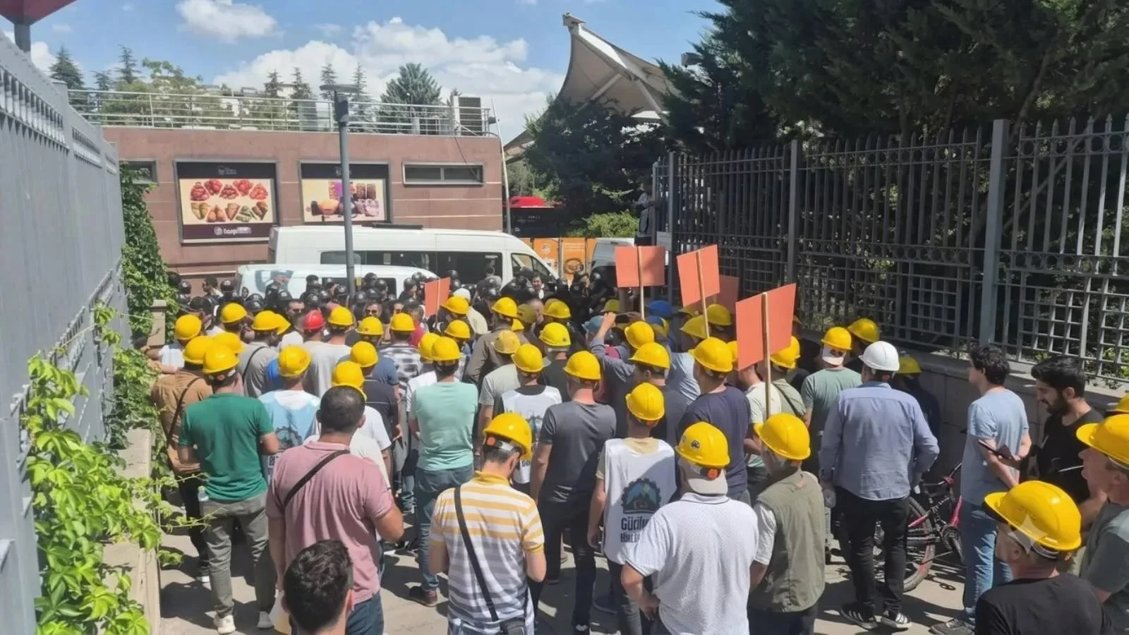 Over 80 Miners Arrested Outside Turkey’s Energy Ministry
