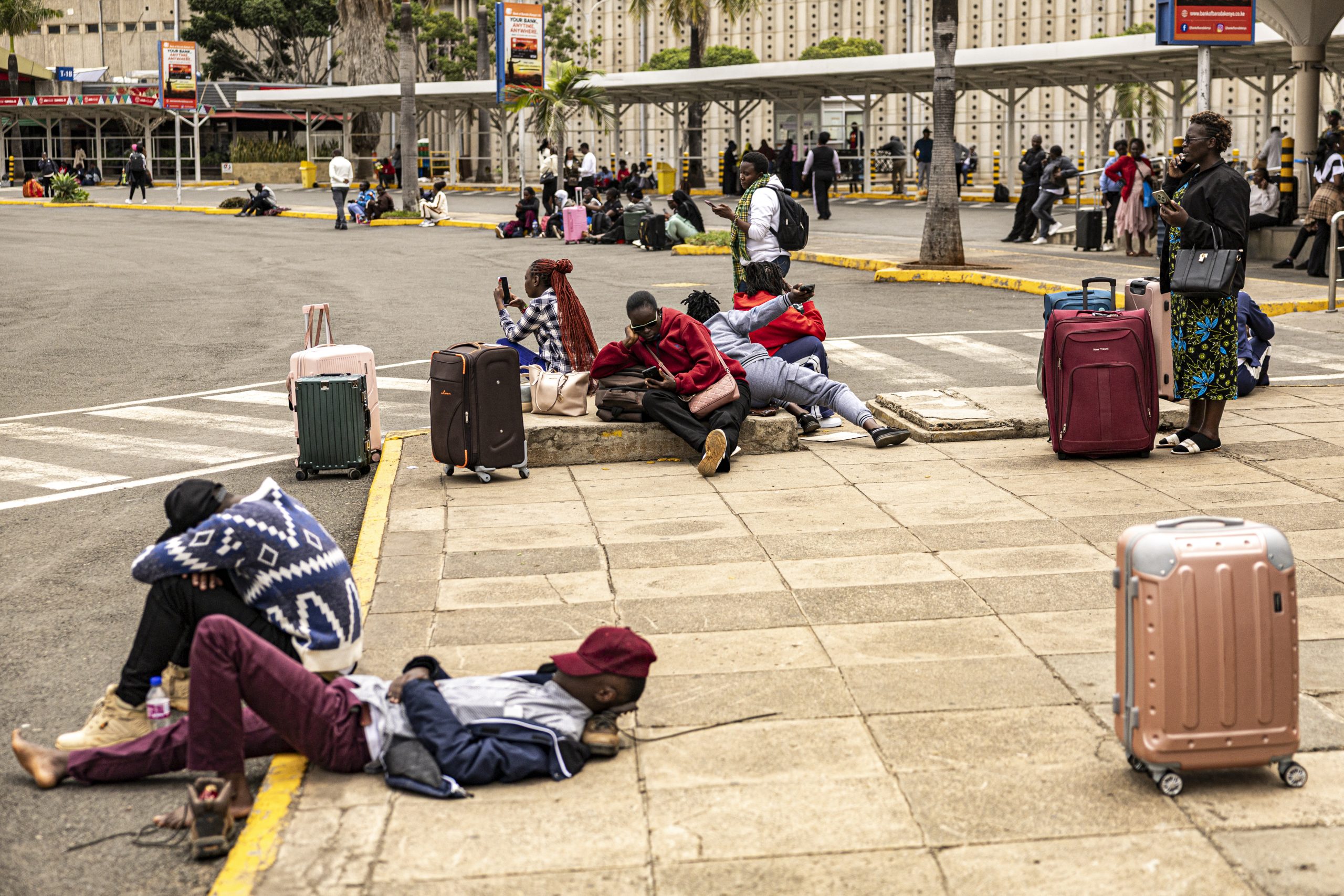 Kenya airport staff end strike
